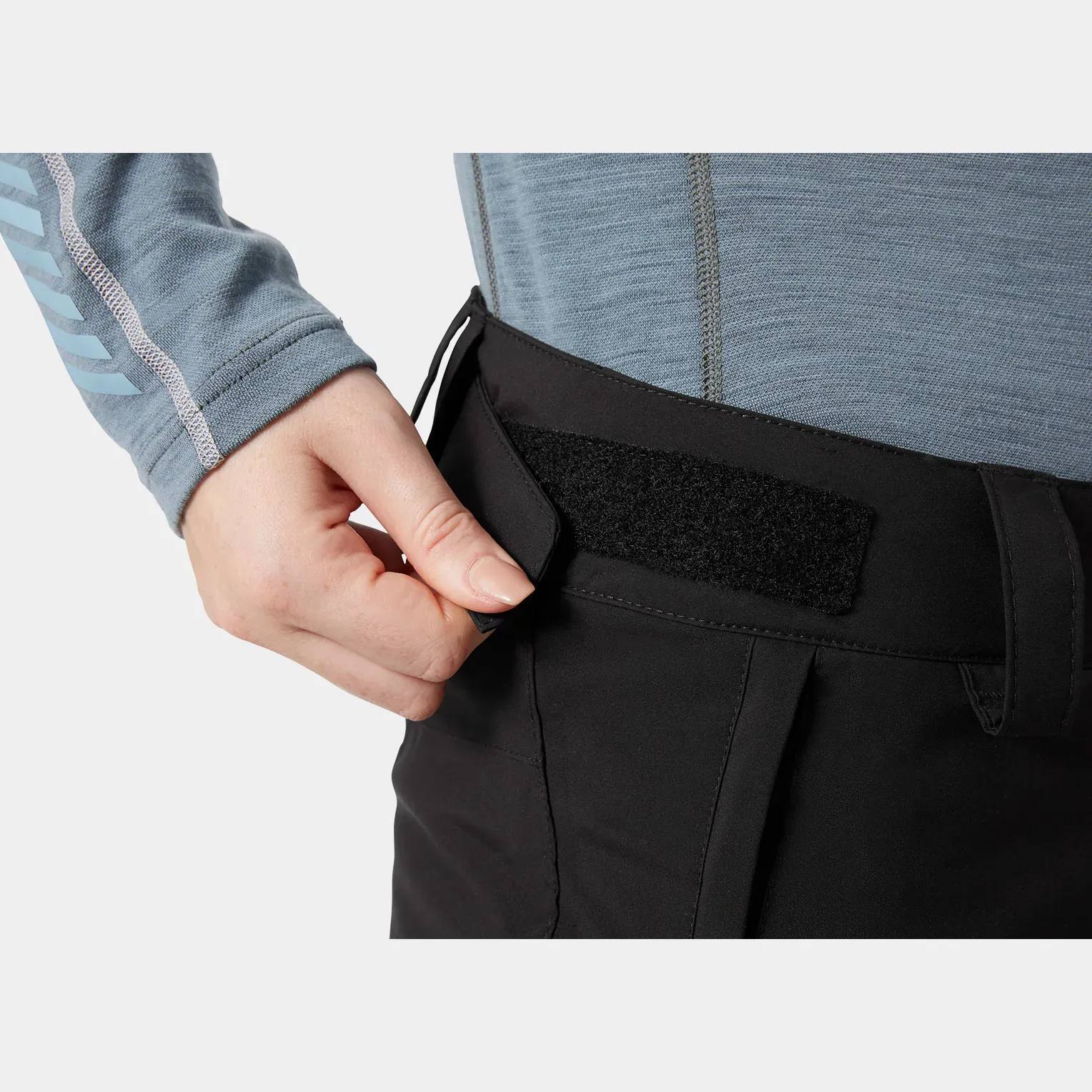 Helly Hansen Women's Switch Cargo Insulated Pant Musta 06