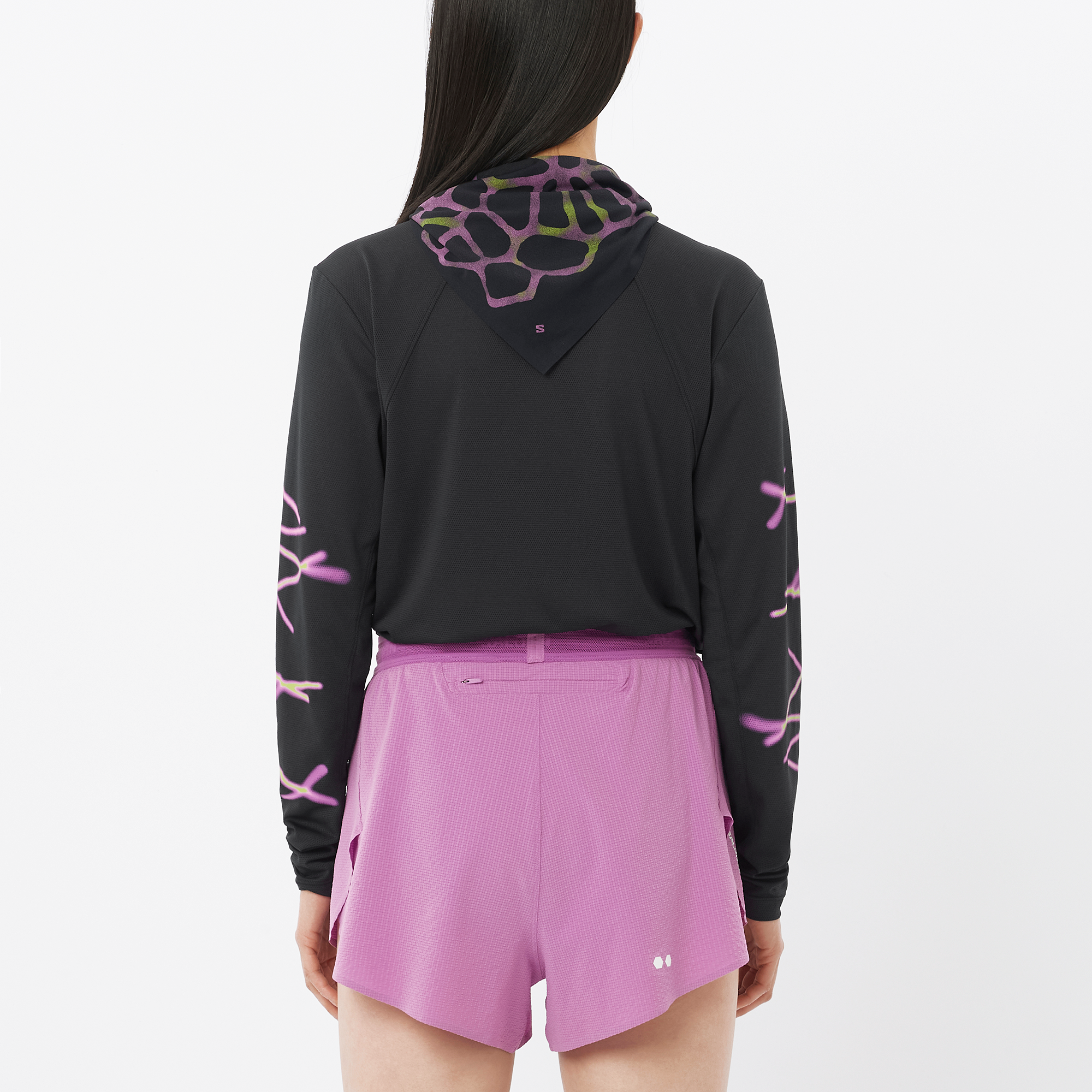 Salomon Women's Shakeout Core Long Sleeve Graph Musta 04