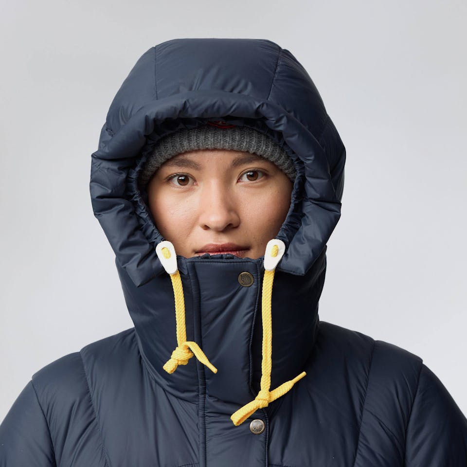 Fjällräven Women's Expedition Long Down Parka Fossil 03