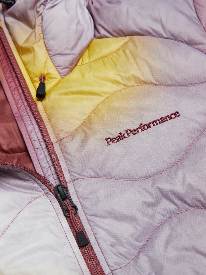 Peak Performance Women's AOP Helium Down Hood Monivärinen 08