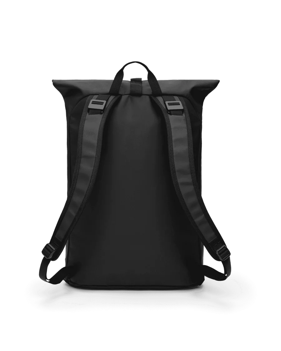 DB Essential Backpack 24L Musta 03