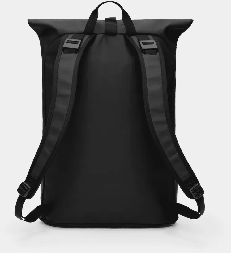 DB Essential Backpack 24L Musta 03