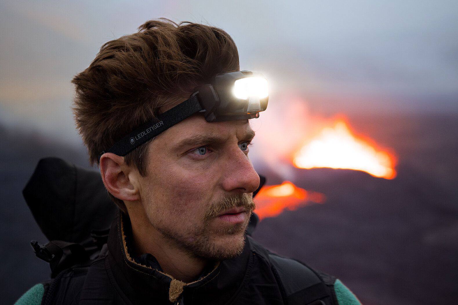 Ledlenser HF8R Core Musta 09