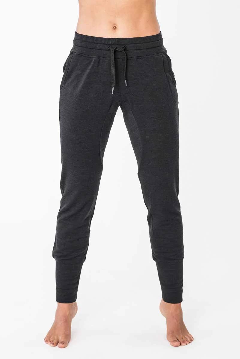 Supernatural W Essential Cuffed Pant Black 02