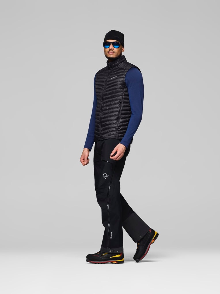 Norrøna Men's Trollveggen Superlight Down800 Vest Caviar Black 04