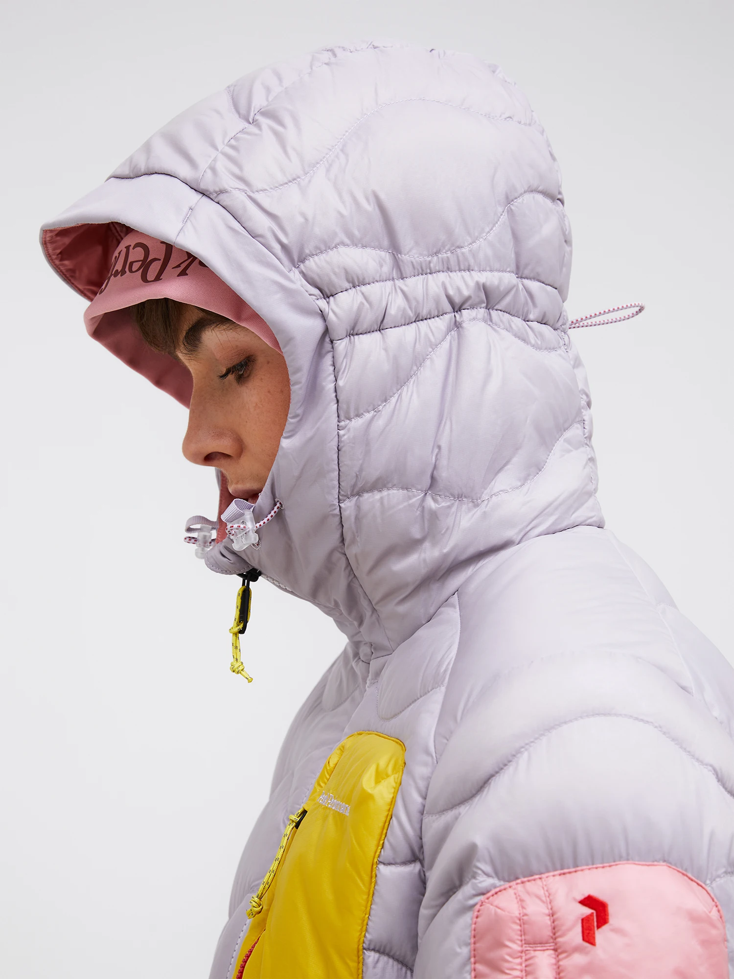 Peak Performance Women's Helium Utility Down Hood - Naisten kevytuntuvatakki Misty lavender / canary lime 04