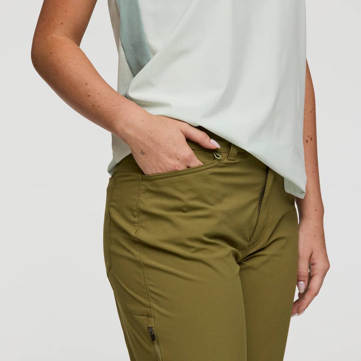 Cotopaxi Women's Coraje Tech Pant Moss 05