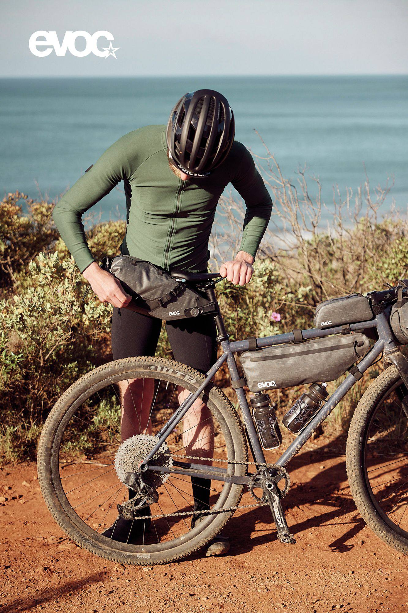 Evoc Seat Pack Boa Waterproof 12 Carbon 05