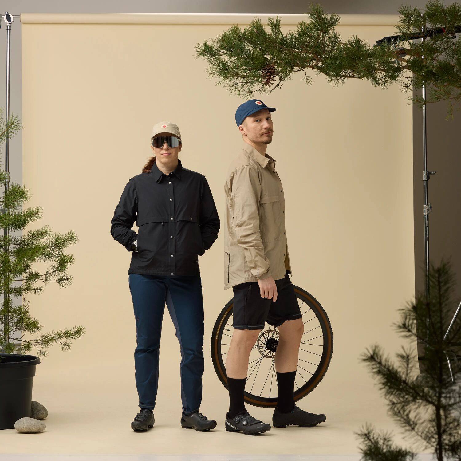 Fjällräven Men's Hoja Riders Wind Jacket Fossil 15