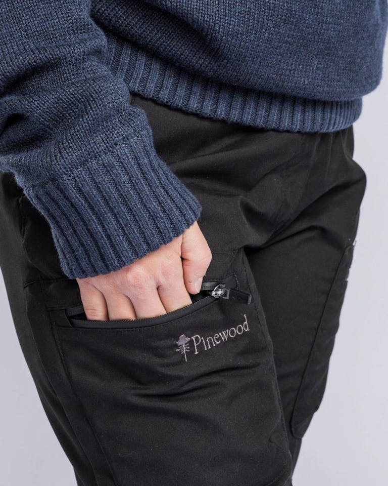 Pinewood Caribou TC Women's Pant Short Musta 03
