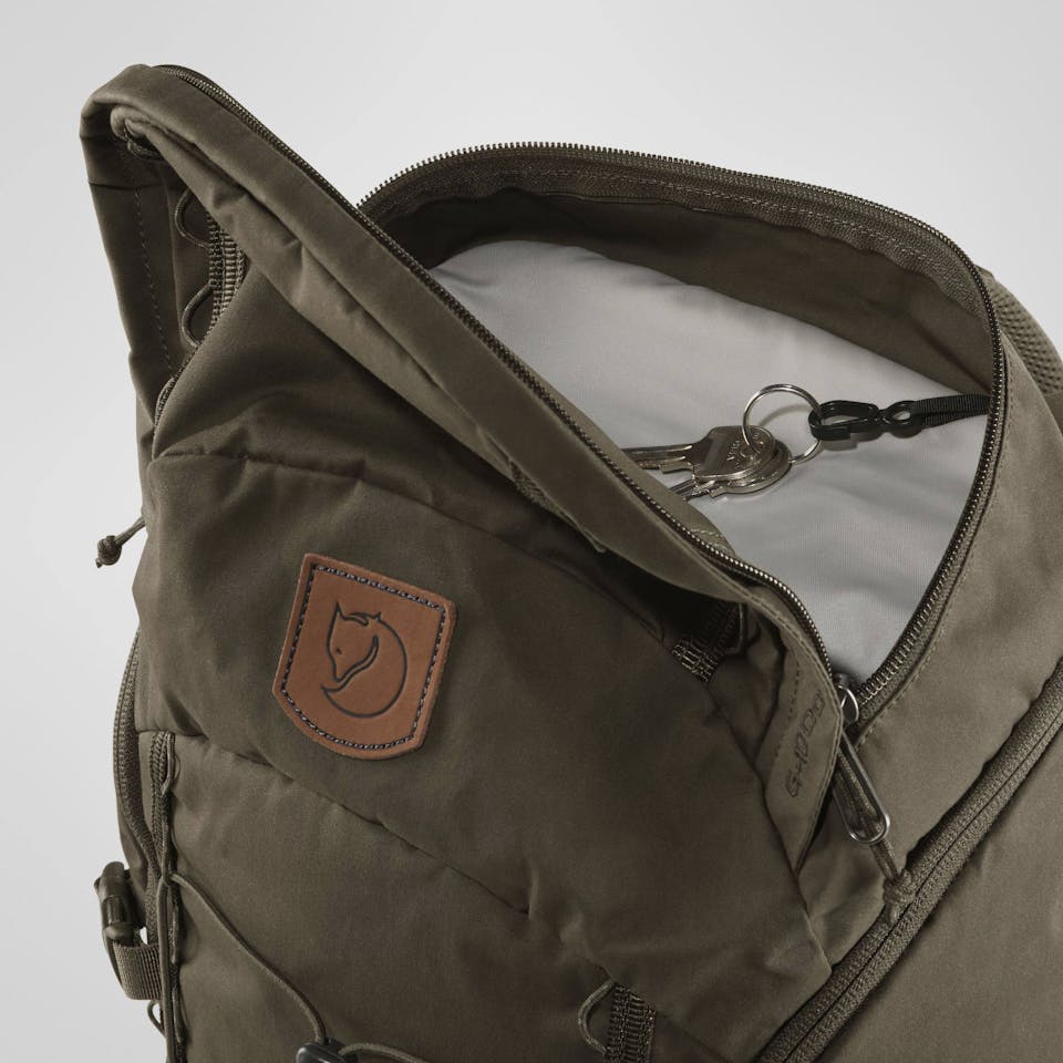 Fjällräven Singi 28 Dark olive 03