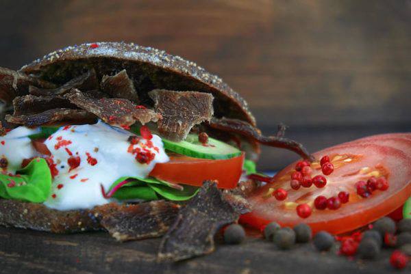 Kuivalihakundi Jerky Chicken Sriracha 100 g  02