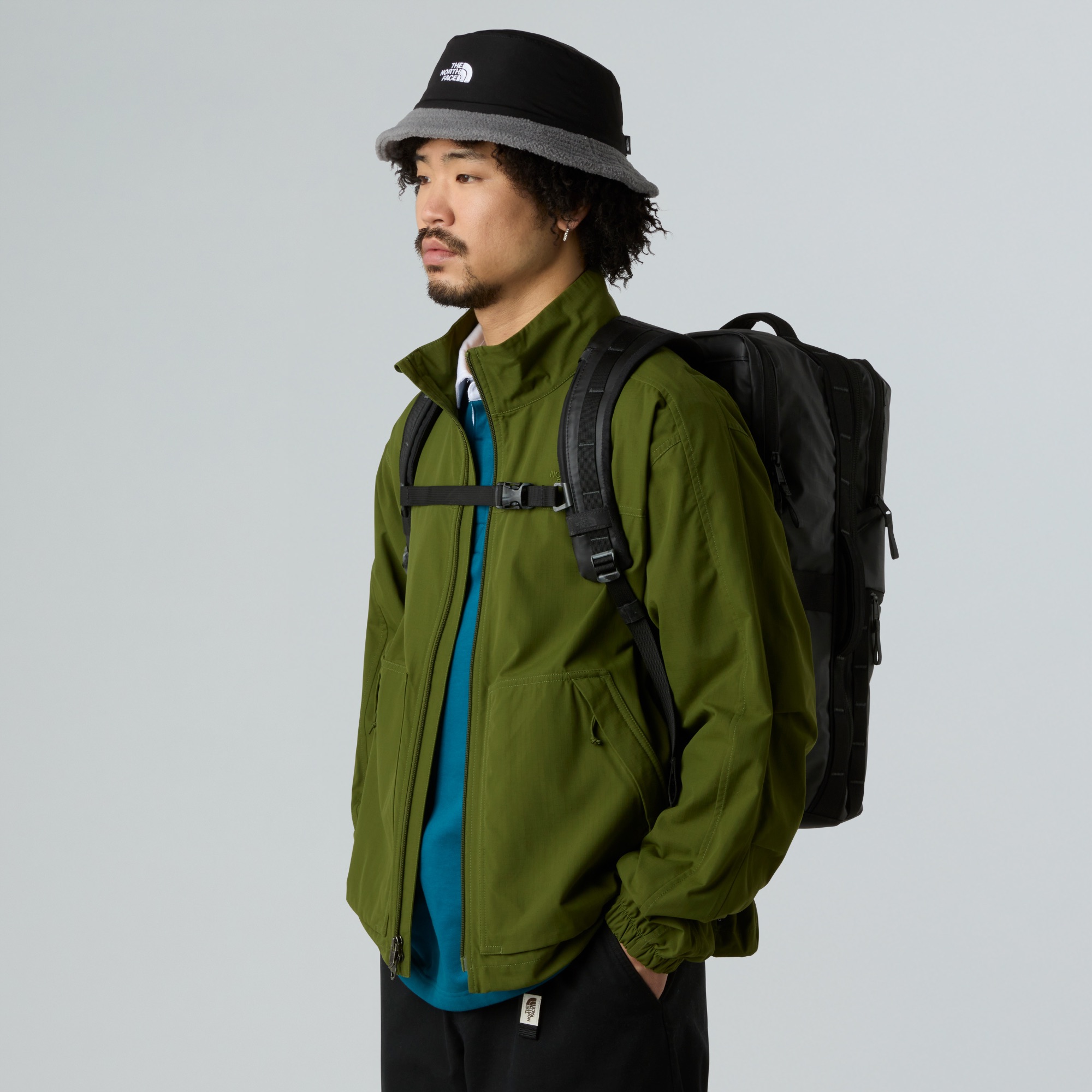 The North Face Base Camp Voyager Daypack Large Musta / Harmaa 04