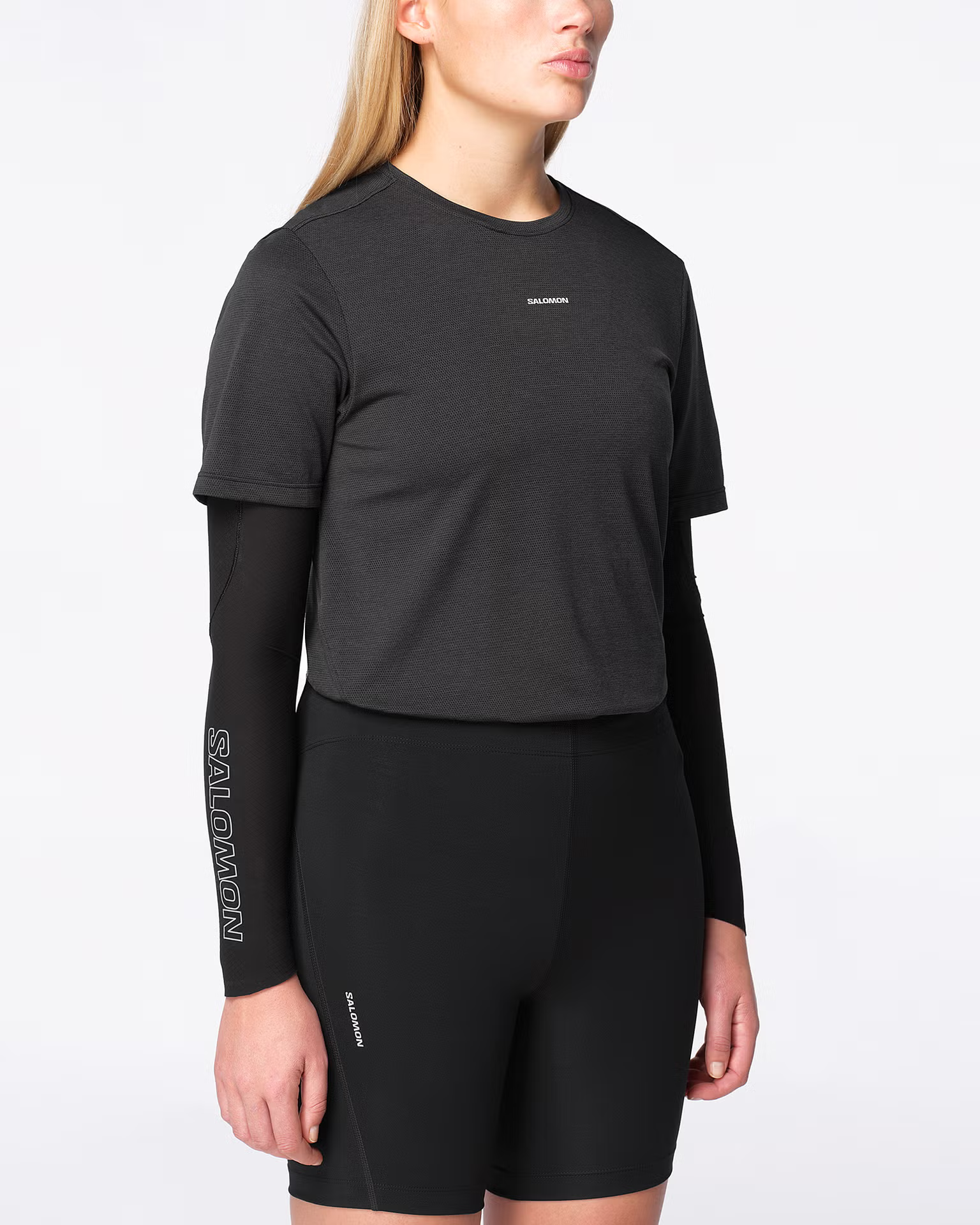 Salomon Women's Shakeout Core Tee Musta 02