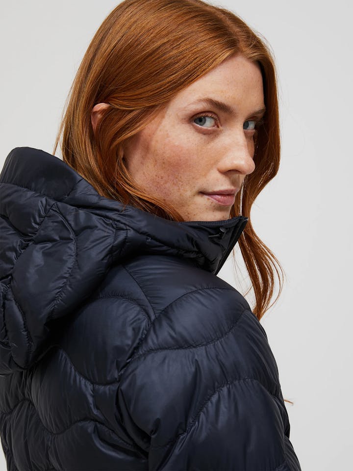 Peak Performance Women's Helium Down Hood Jacket Black 06