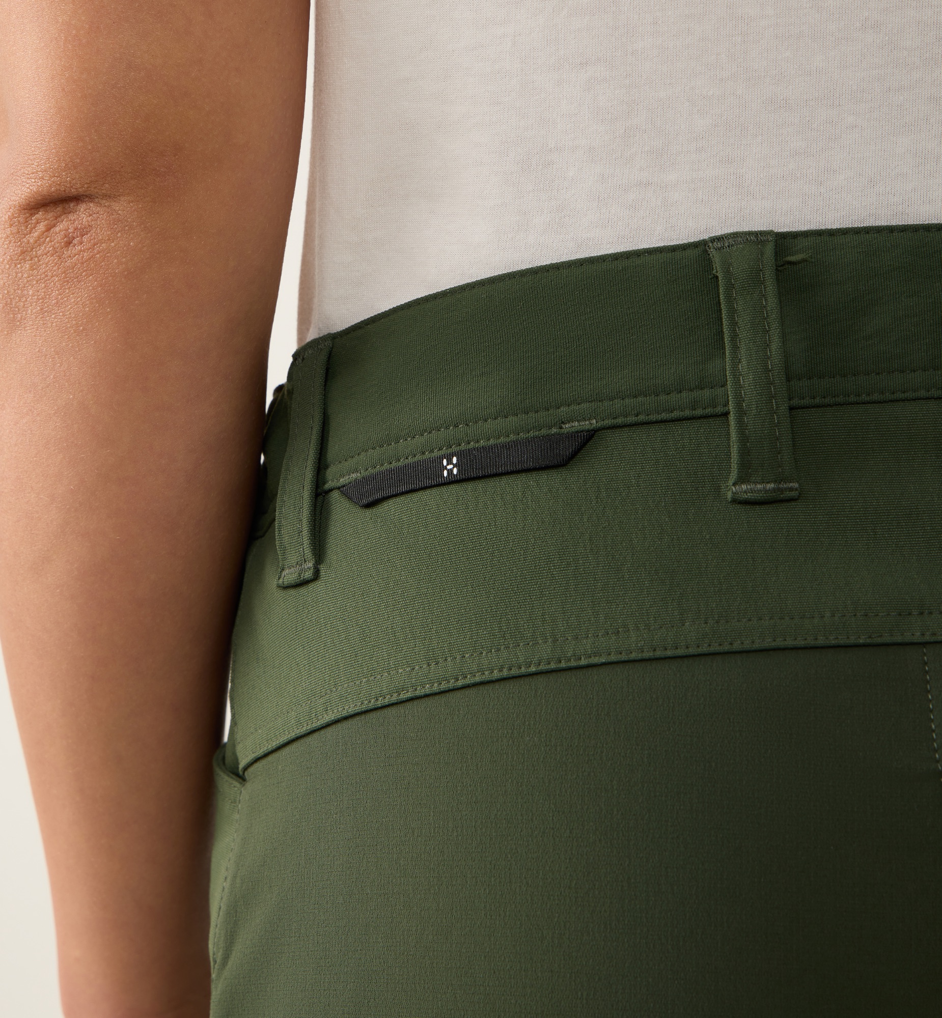 Haglöfs Women's Alert Mid Shorts Seaweed 07