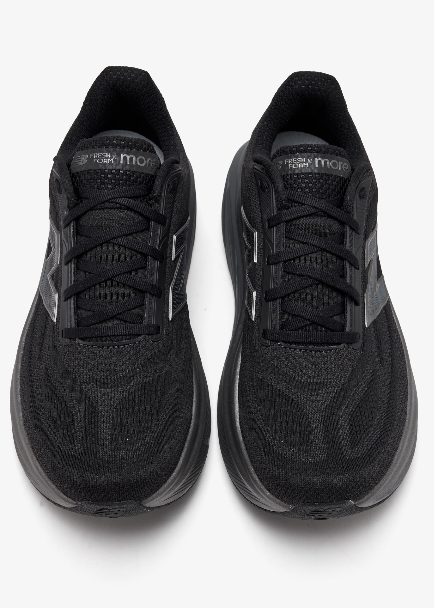 New Balance Men's Fresh Foam More V6 Musta 01