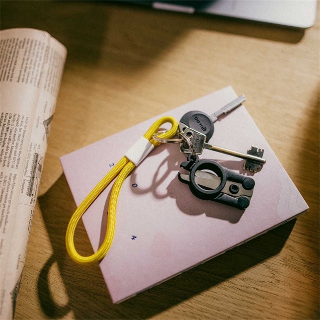 Fiskars Classic folding scissors Black 04