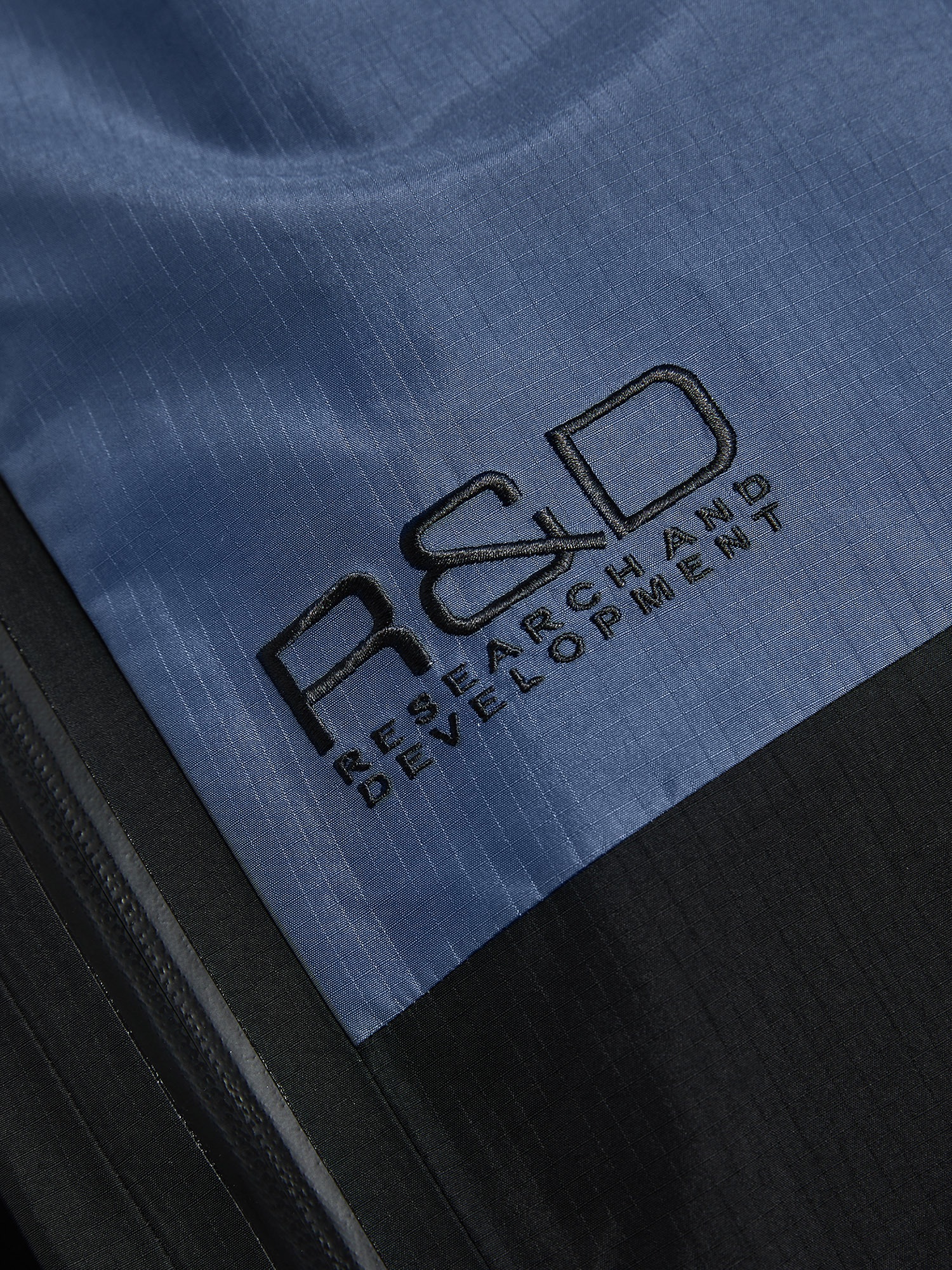 Peak Performance Men's Vertical GTX Pro 3L Shell Bib Pants Black / Mountain Mist 05