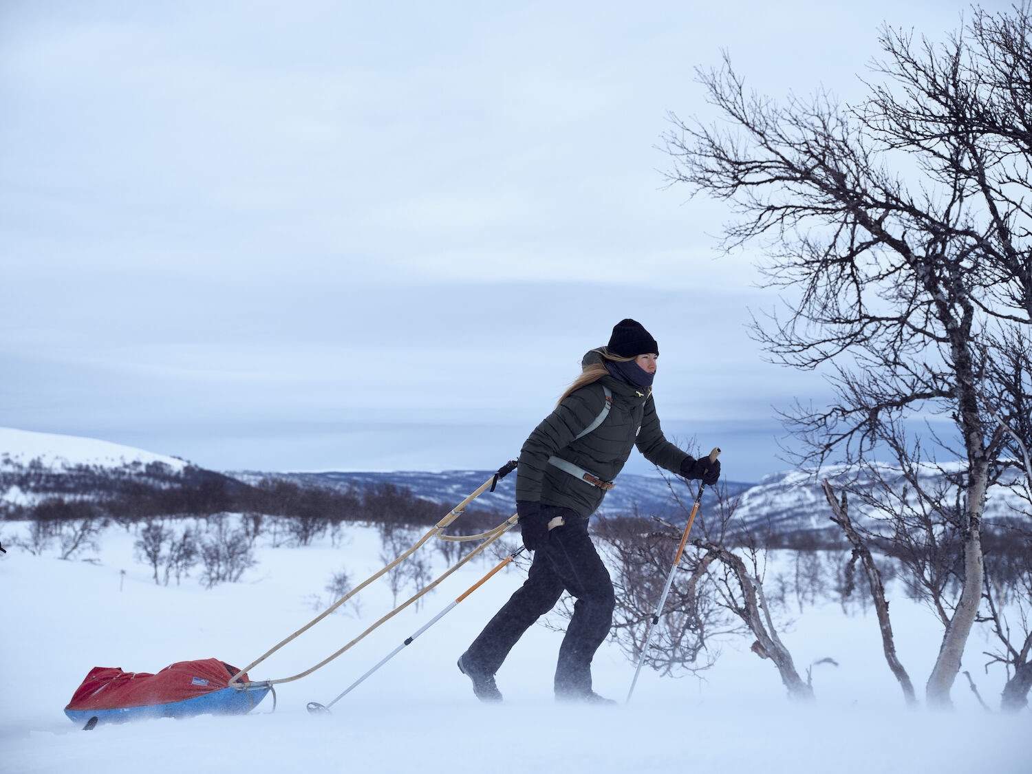 Fjällräven Women's Expedition Pack Down Hoodie - Naisten kevytuntuvatakki Musta 15