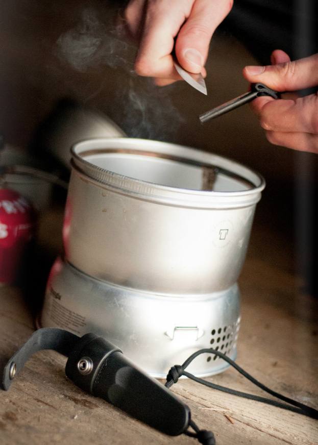 Morakniv Eldris Neck Knife Kit Keltainen 04