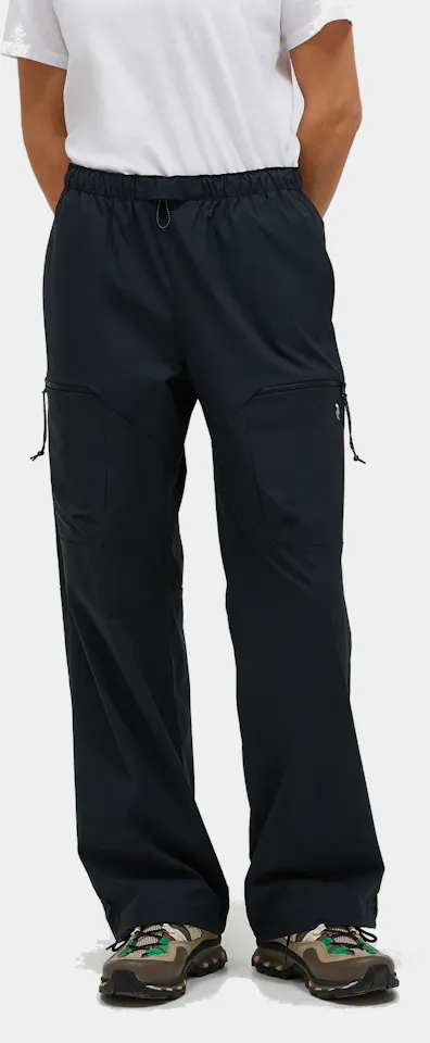 Peak Performance Women's Outdoor Cargo Pant Musta 01