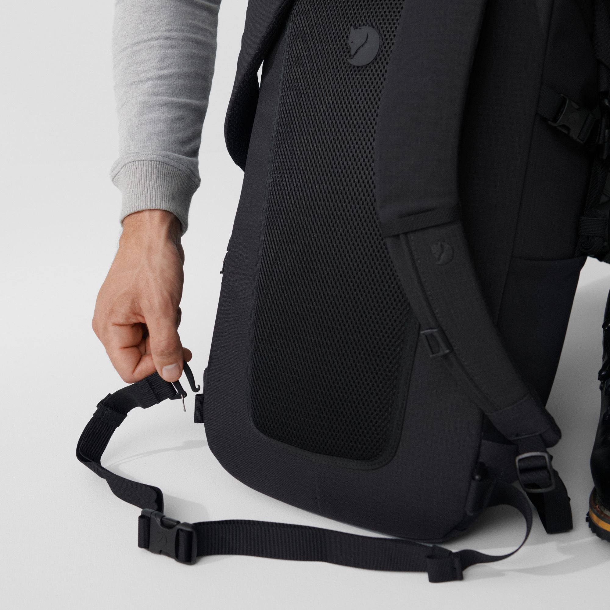 Fjällräven Ulvö Rolltop 30 Black 03
