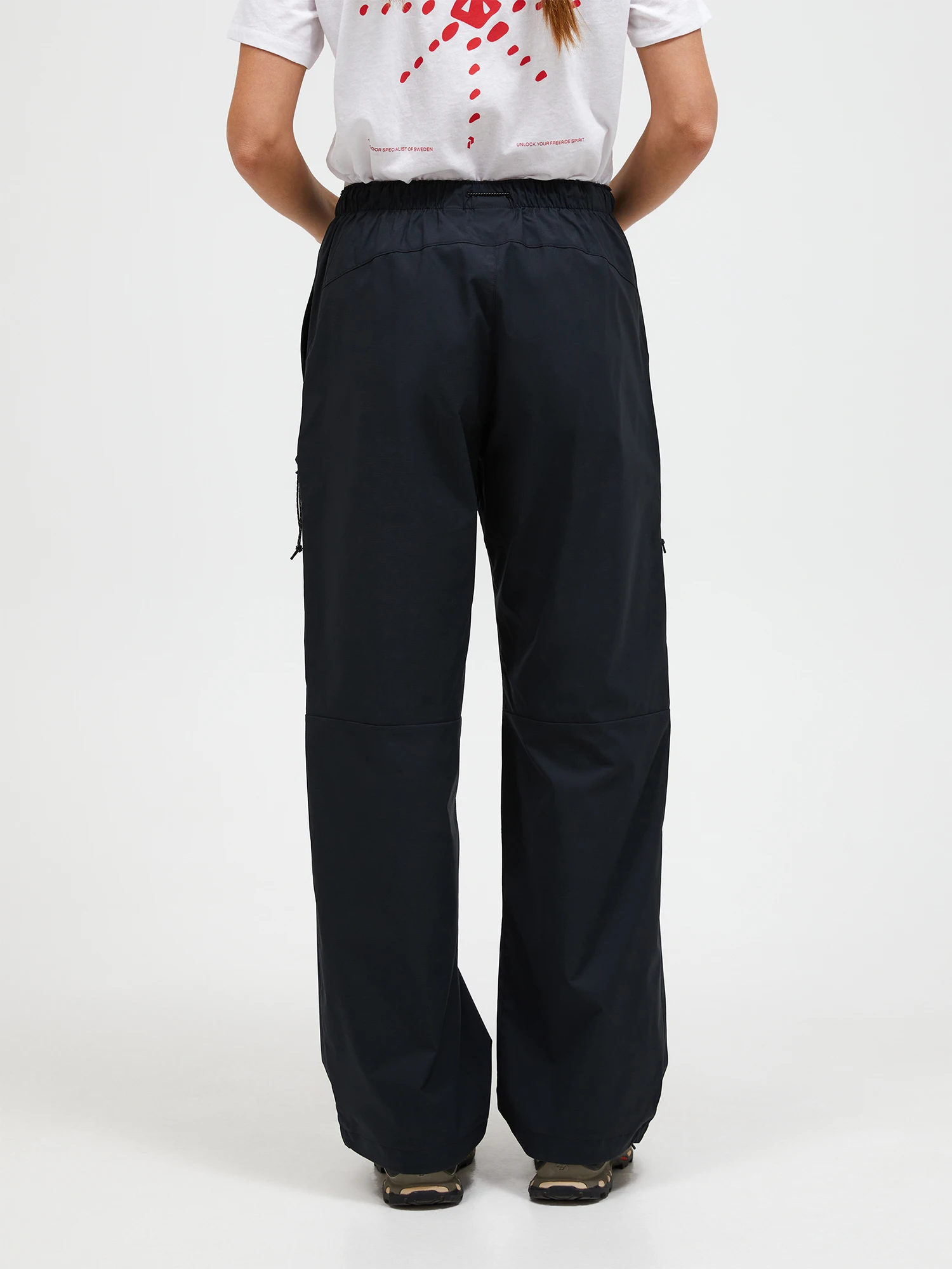 Peak Performance Women's Outdoor Cargo Pant Musta 06