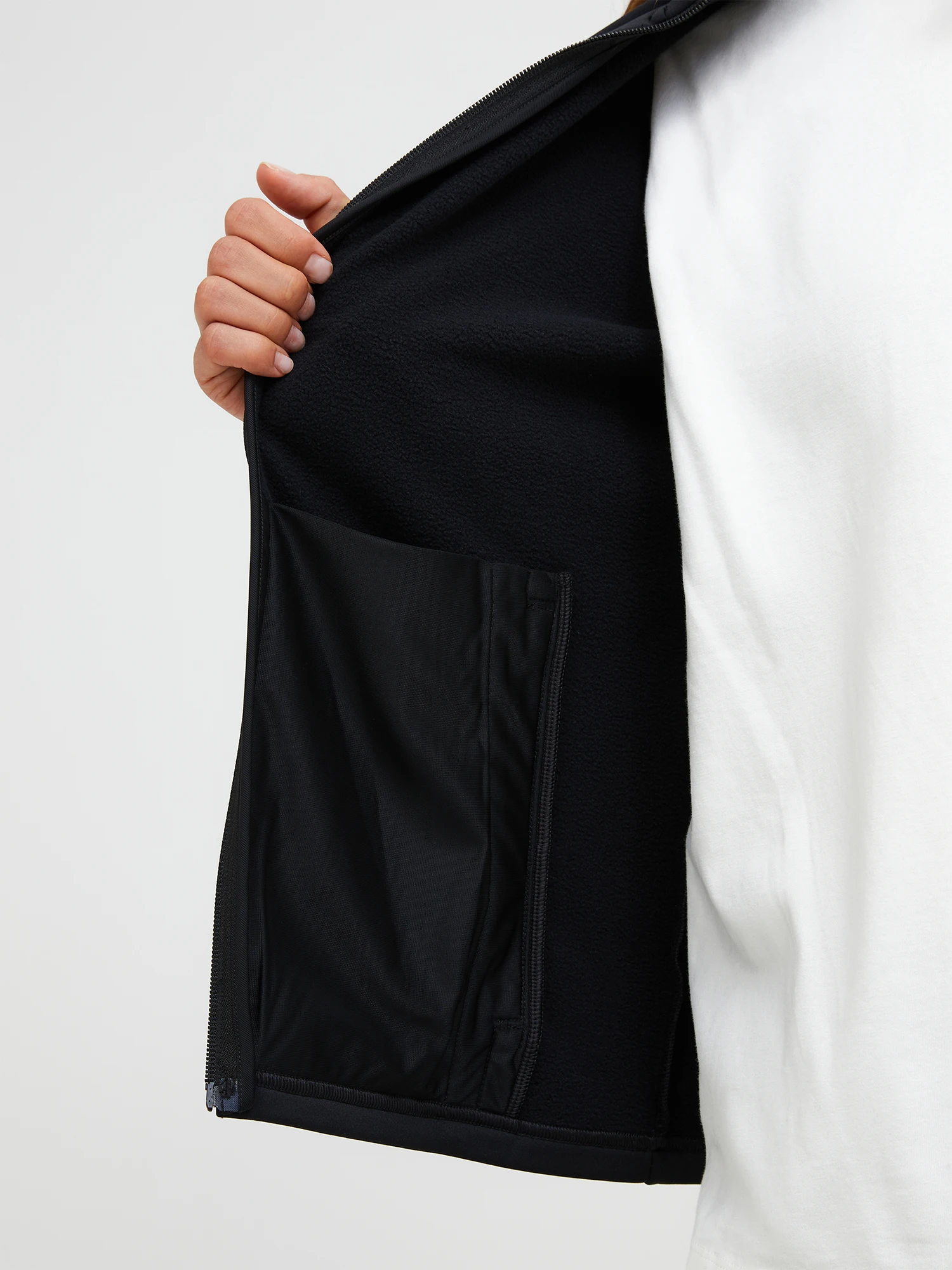 Peak Performance Women's Rider Essentials Zip Hood Black 07