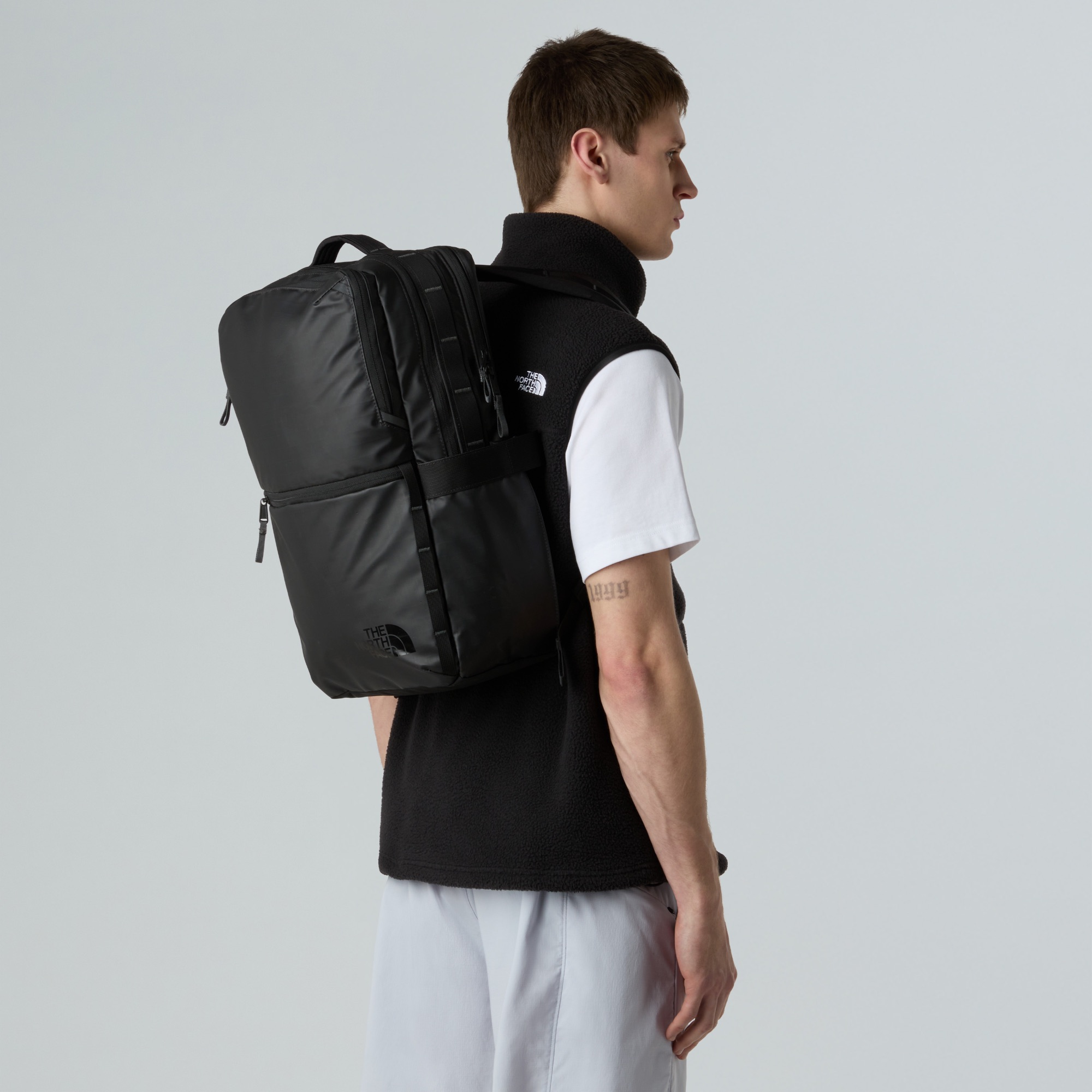 The North Face Base Camp Voyager Daypack Musta / Harmaa 02