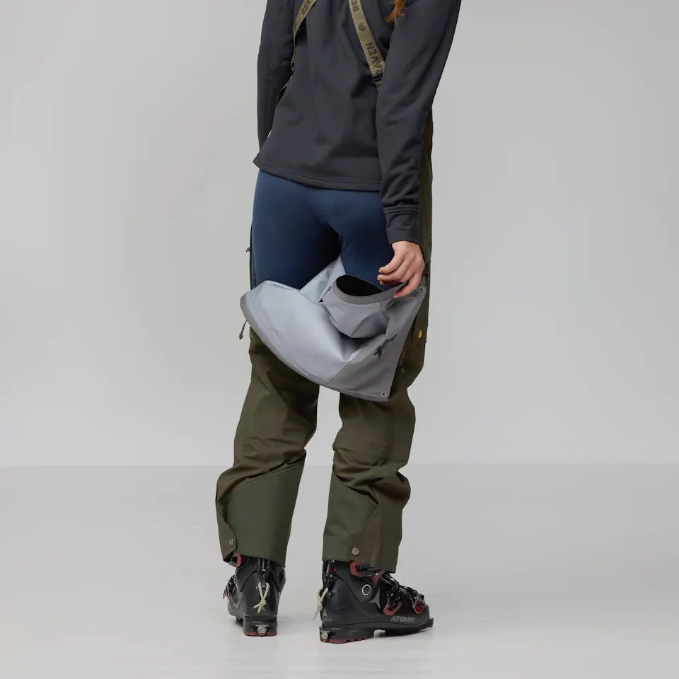 Fjällräven Women's Bergtagen GTX Tour Trousers Black 08