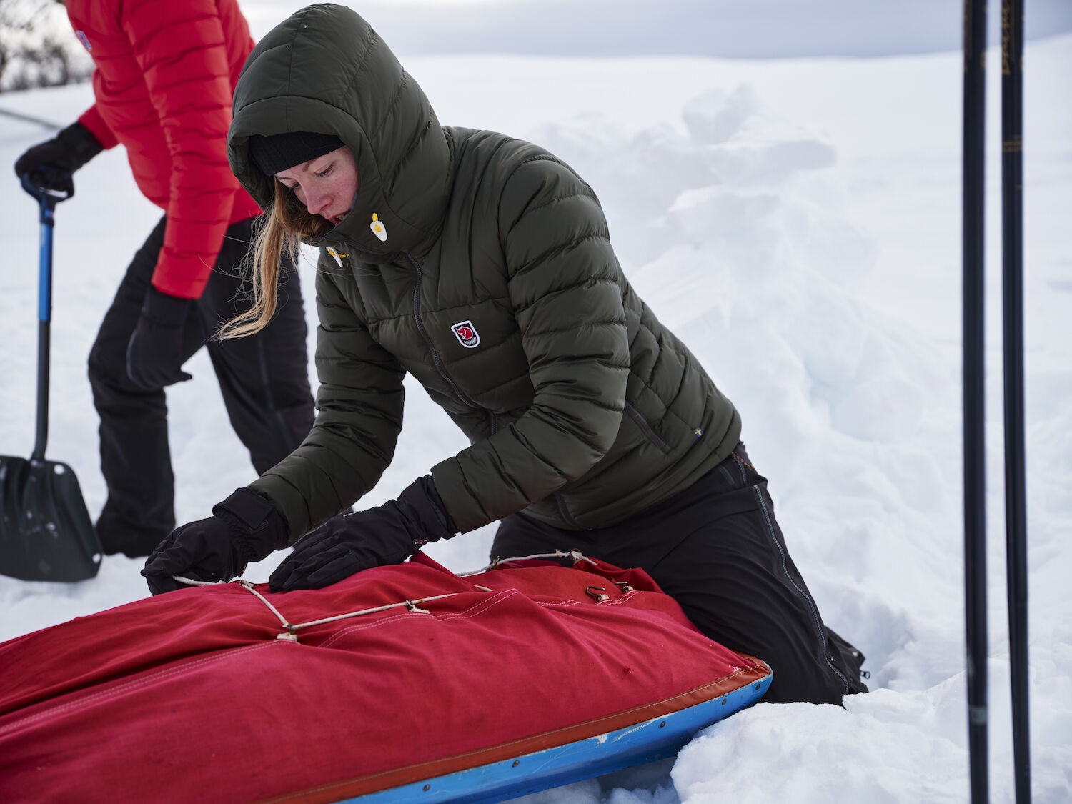Fjällräven Women's Expedition Pack Down Hoodie - Naisten kevytuntuvatakki Musta 17