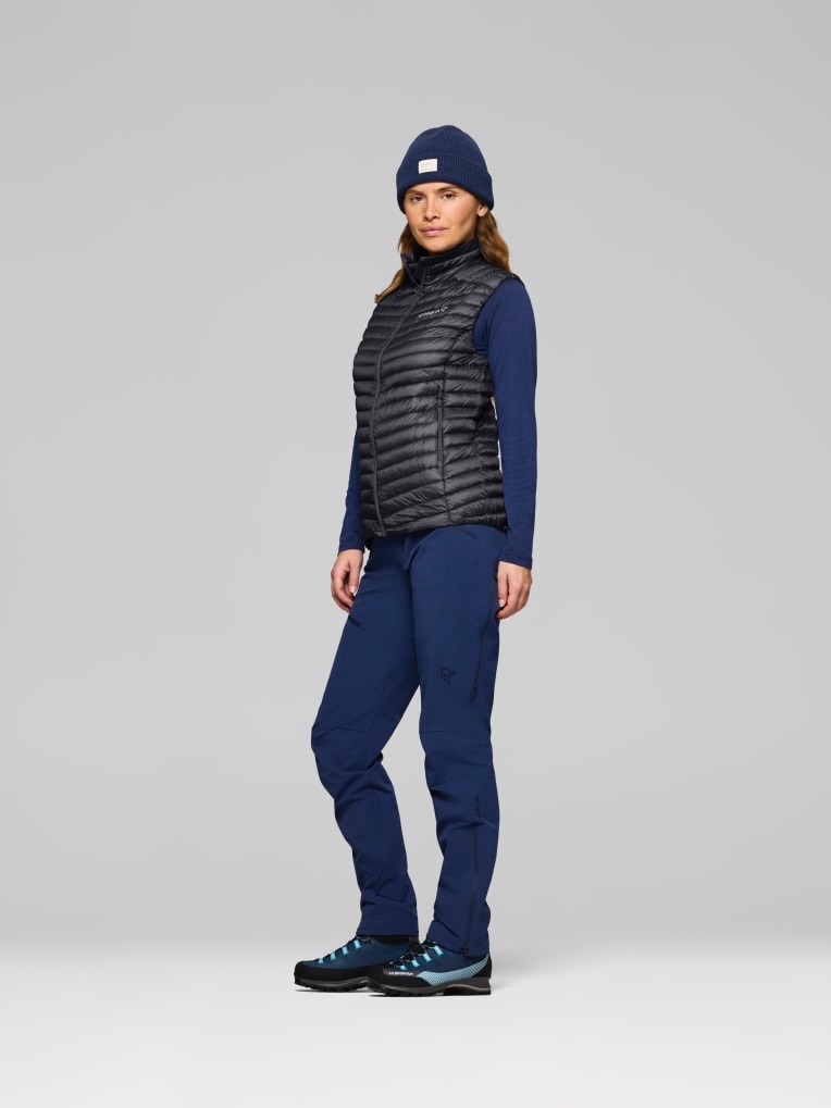 Norrøna Women's Trollveggen Superlight Down800 Vest Caviar 03