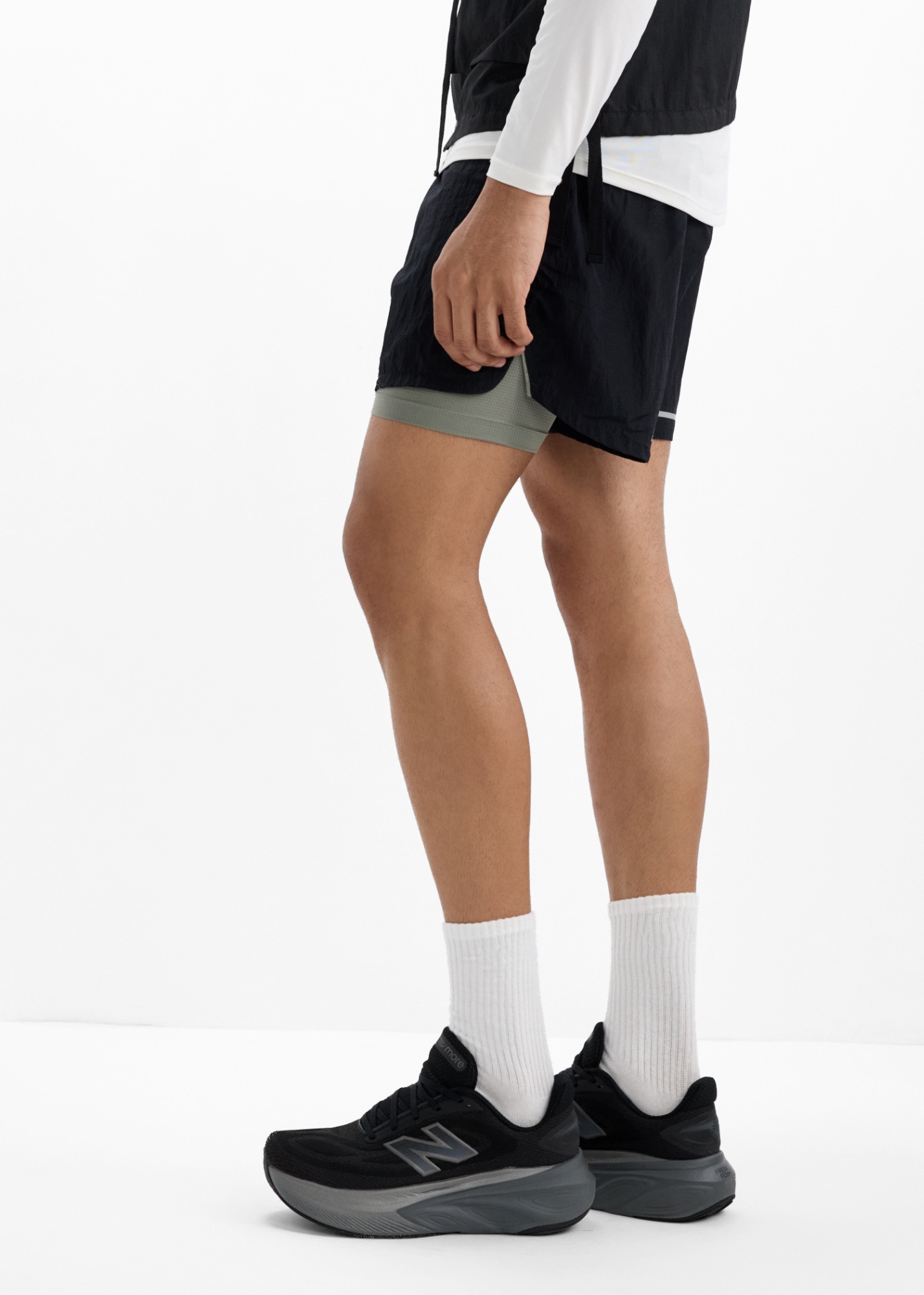 New Balance Men's Fresh Foam More V6 Musta 04