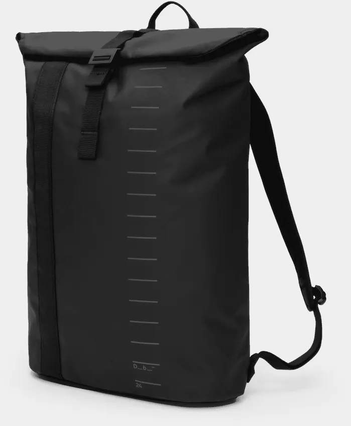 DB Essential Backpack 24L Musta 01