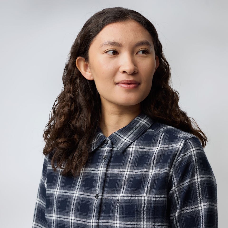 Fjällräven Övik Flannel W LS Shirt Dark navy 10