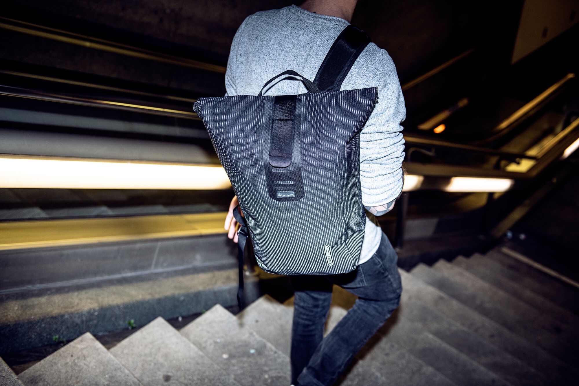 Ortlieb Velocity High Visibility 23 L Black 04