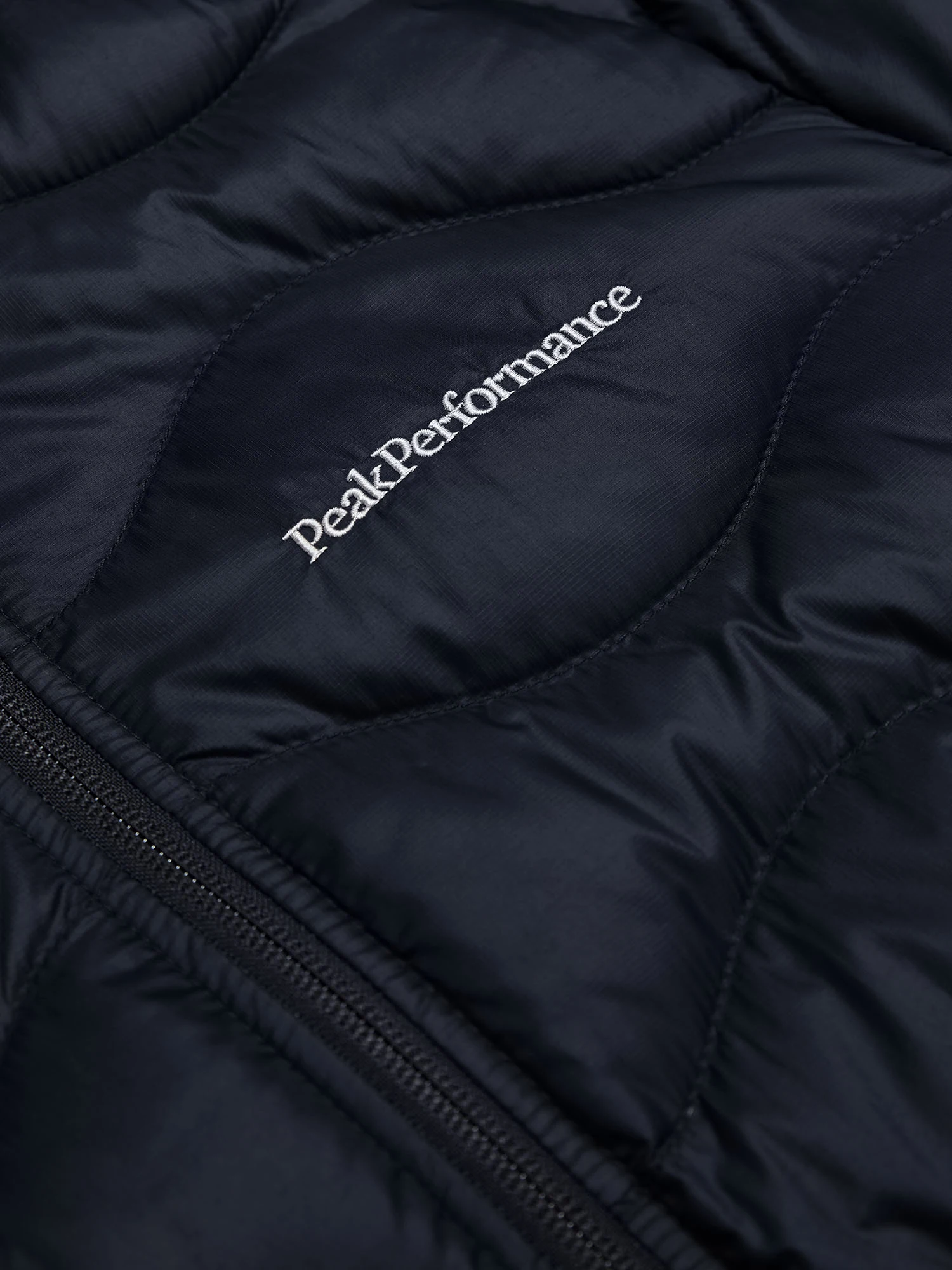 Peak Performance Women's Helium Down Parka - Naisten kevytuntuvatakki Musta 09