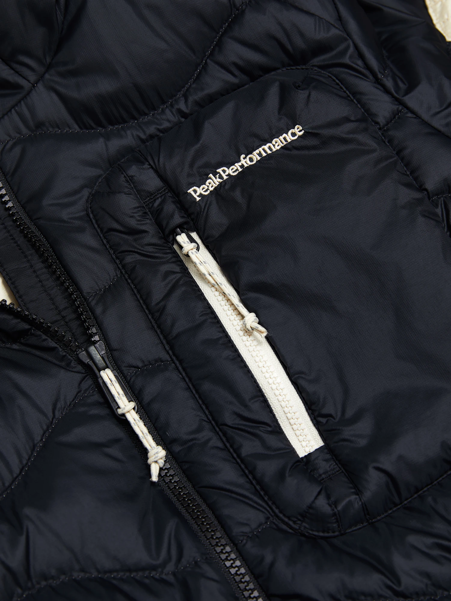 Peak Performance Women's Helium Utility Down Hood Black / sand fog 03