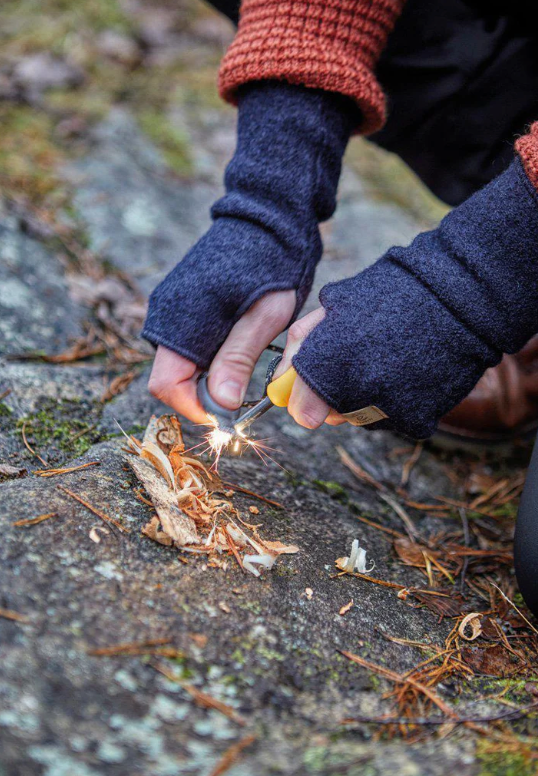 Ivanhoe Loden Gaters Musta 02