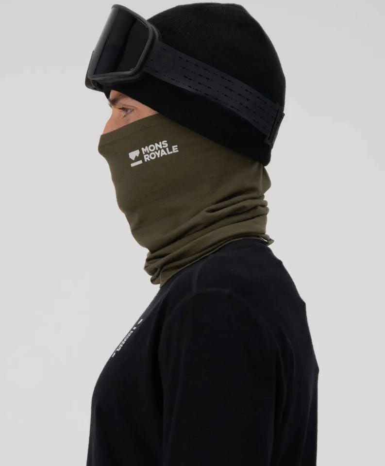 Mons Royale Daily Dose Merino Neckwarmer Dark olive 02