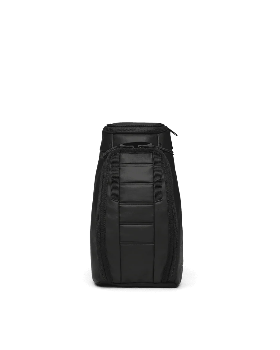 DB Hugger Washbag Musta 02