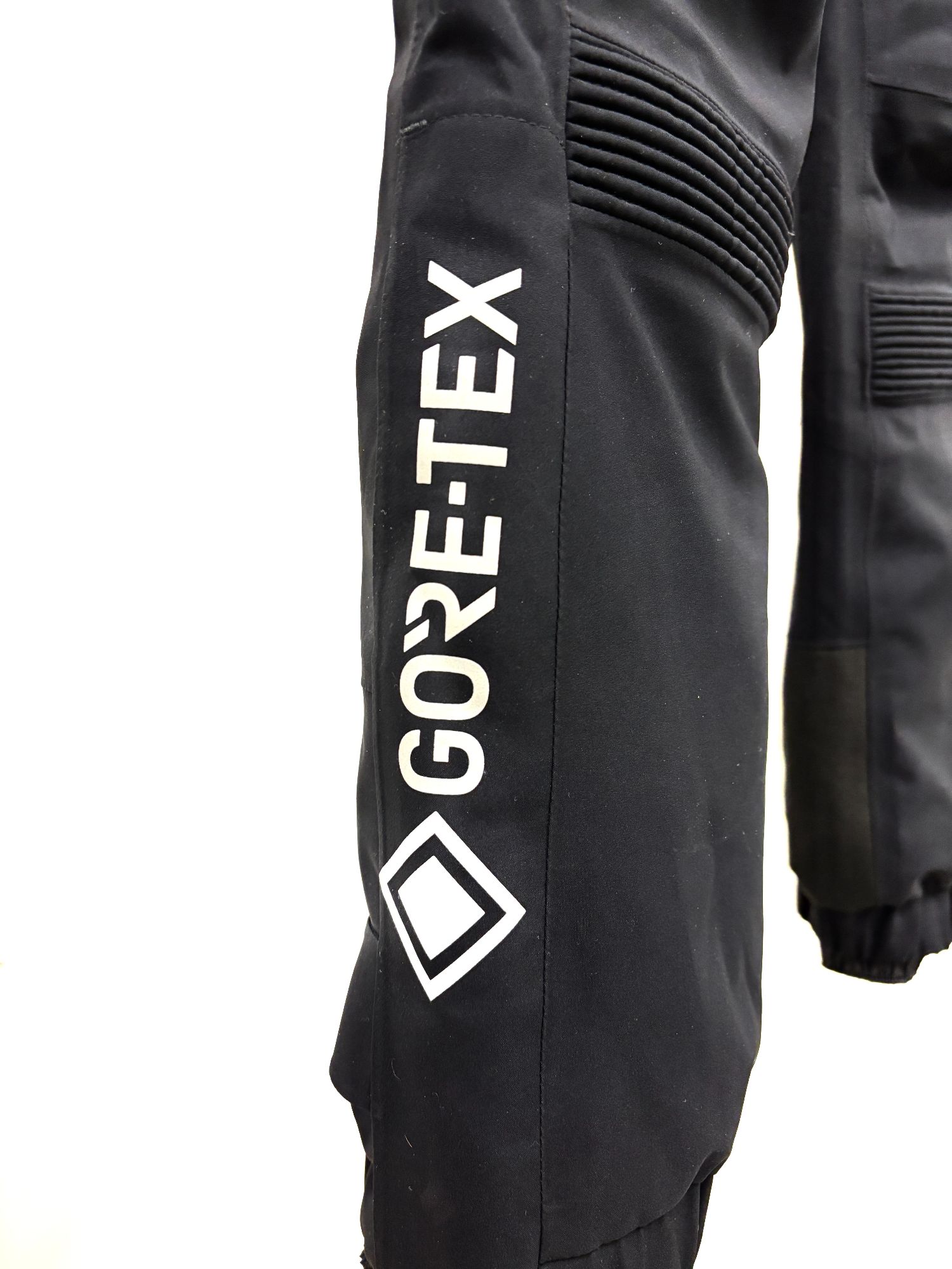 Rukka Naisten lasketteluhousut Gore-Tex -kalvolla 40 Musta (Second Hand) Musta 03