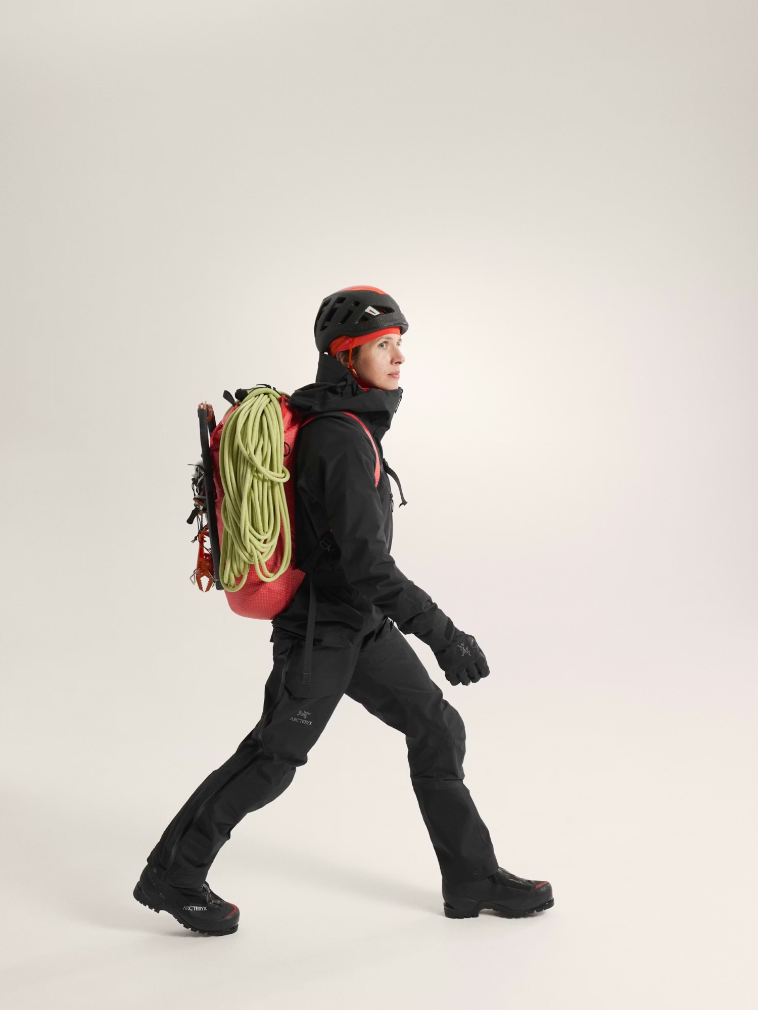 Arc'teryx Women's Alpha SV Jacket Musta 09