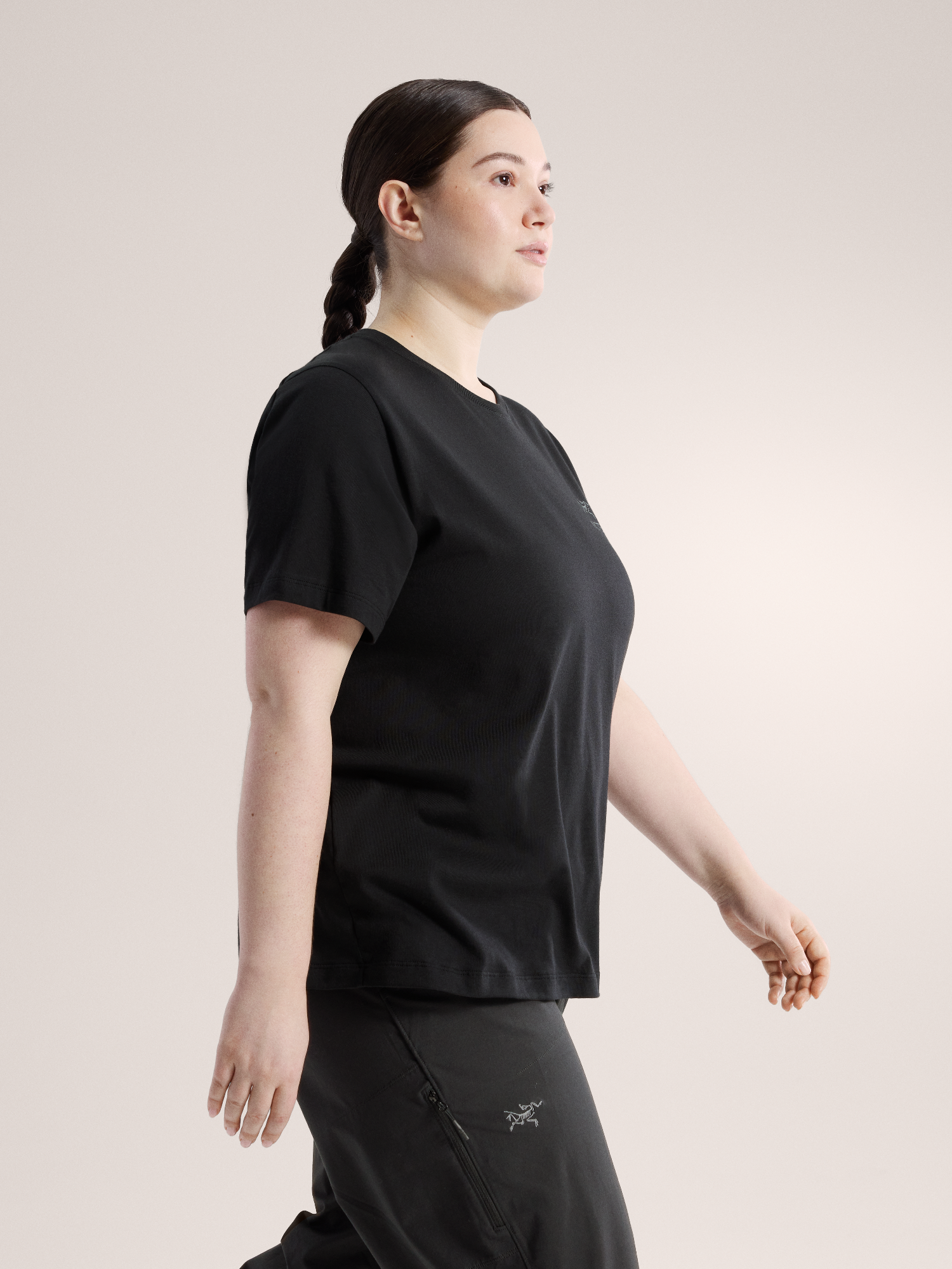 Arc'teryx Women's Kragg SL Cotton Emblem Crew Shirt SS Musta 06