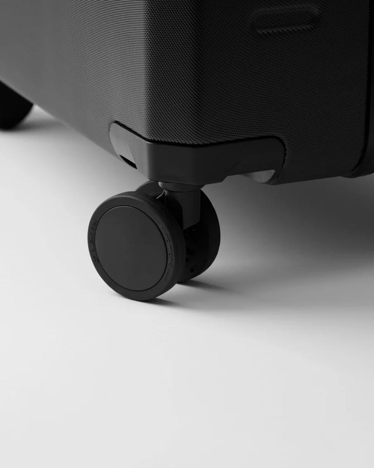 DB Ramverk Check-in Large Musta 05