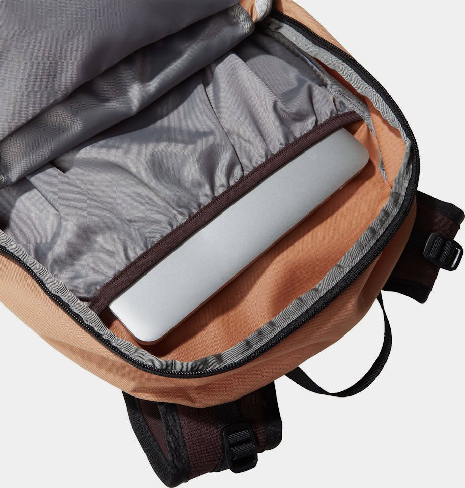 The North Face Basin 18 Beige/Ruske 06