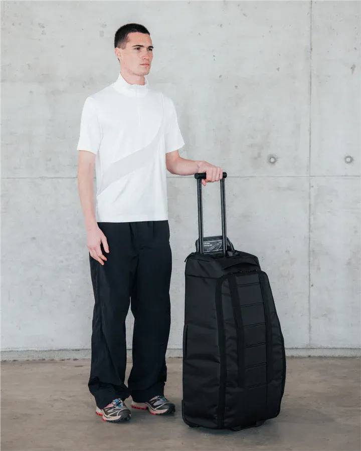 DB Hugger Roller 60L Black 02