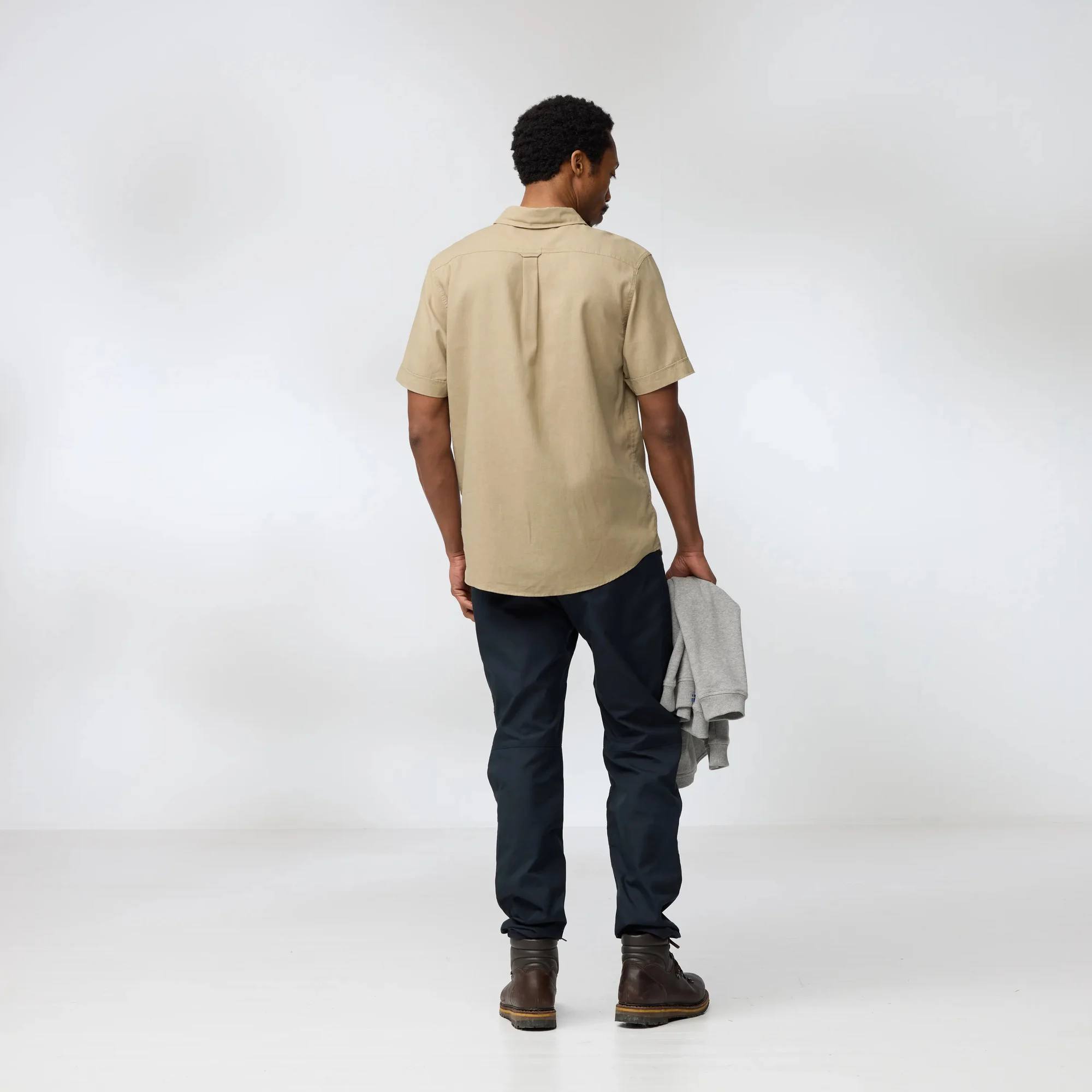 Fjällräven Övik Travel Shirt SS Chalk 03