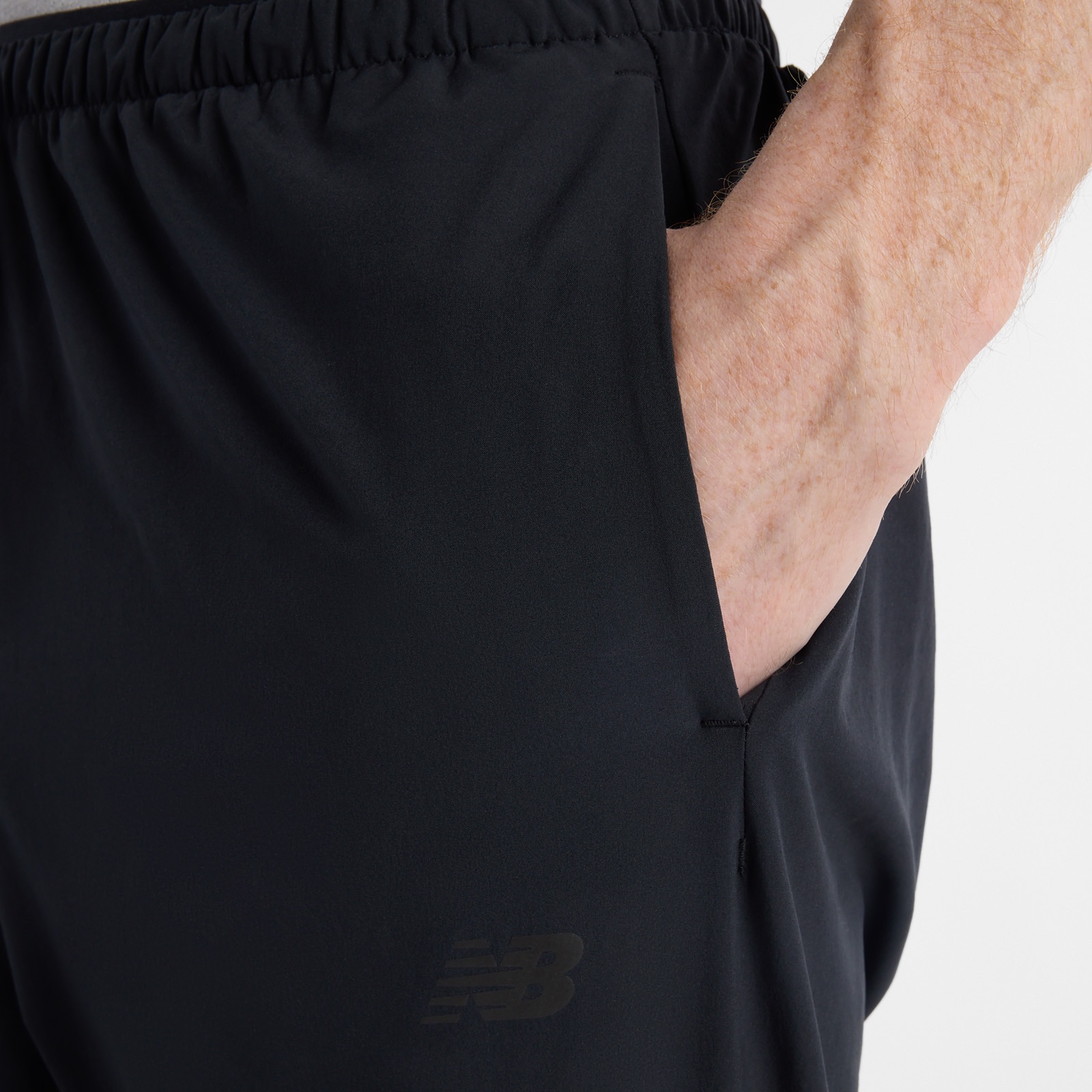 New Balance Men's Run Essential Jogger Black 05